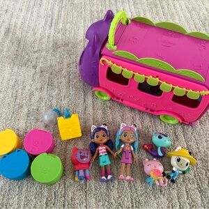 Gabby’s Dollhouse Party Bus + Rainbow Hair Gabby and Friends figure set